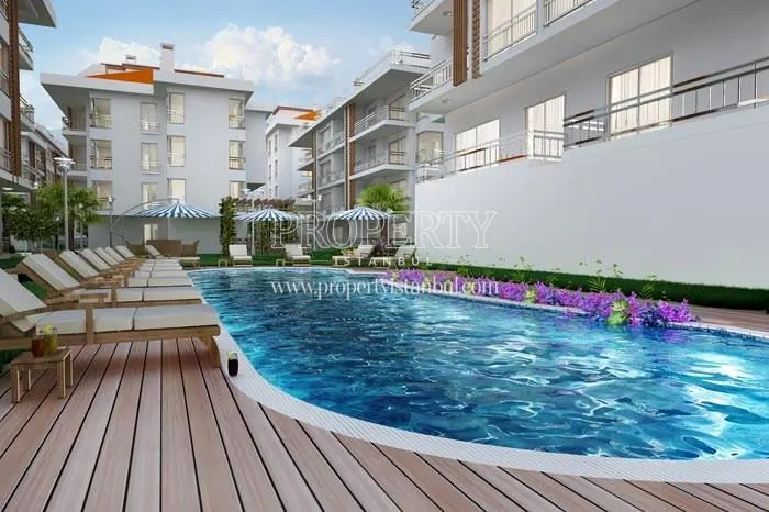 The outdoor swimming pool in Guverte Evleri