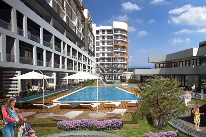 The outdoor swimming pool of Helenium Boutique