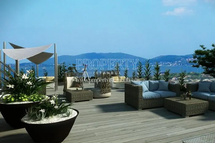 The open-air cafe in Hill Kartal