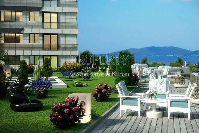 The cafe facing the sea in Hill Kartal
