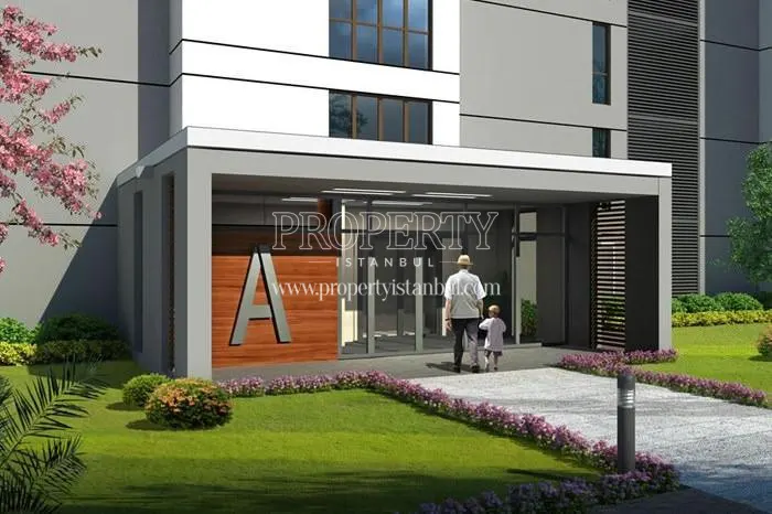 An entrance of an Ikinci Ev're building