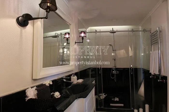 The bathroom decorated with black and white tiles in Imka Gold