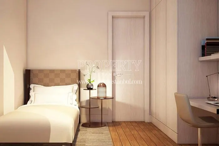 Small bedroom with a study table in Inistanbul Hayat