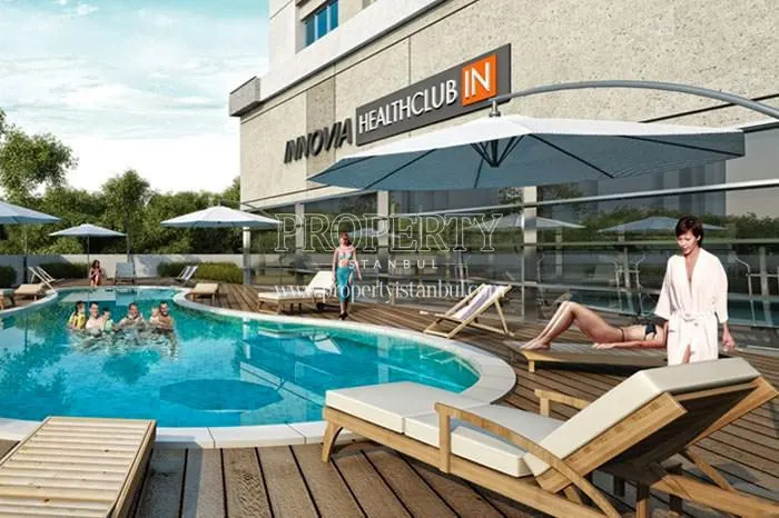 The outdoor swimming pool of Innovia Ispartakule