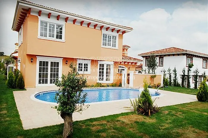 The villas with a private swimming pool in Ispanyol Evleri