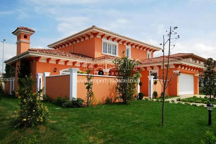 Orange-colored villa in Ispanyol Evleri