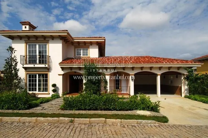 One of the villas in Ispanyol Evleri
