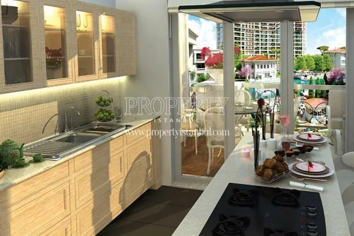 The kitchen with a balcony in Istanbul Saraylari