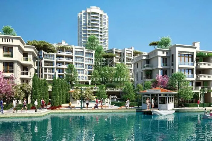 The artificial lake in Istanbul Saraylari