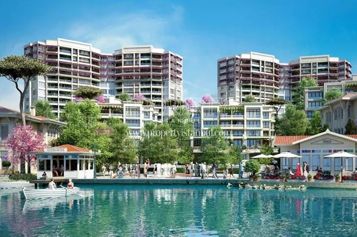 The artificial lake in Istanbul Saraylari