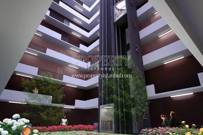 The small verdant area inside the Istanbulensis building