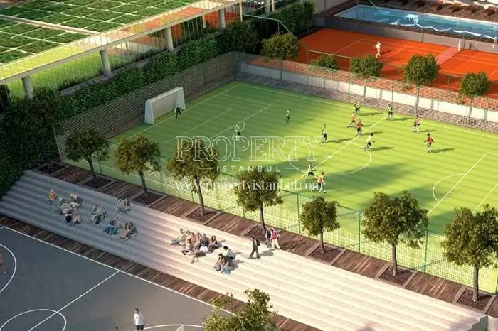 The people playing soccer in Istwest
