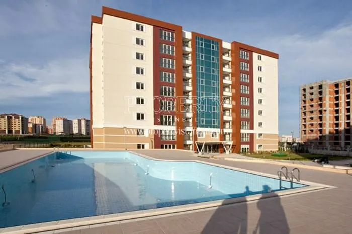The outdoor swimming pool of Kale Ozgur Evler