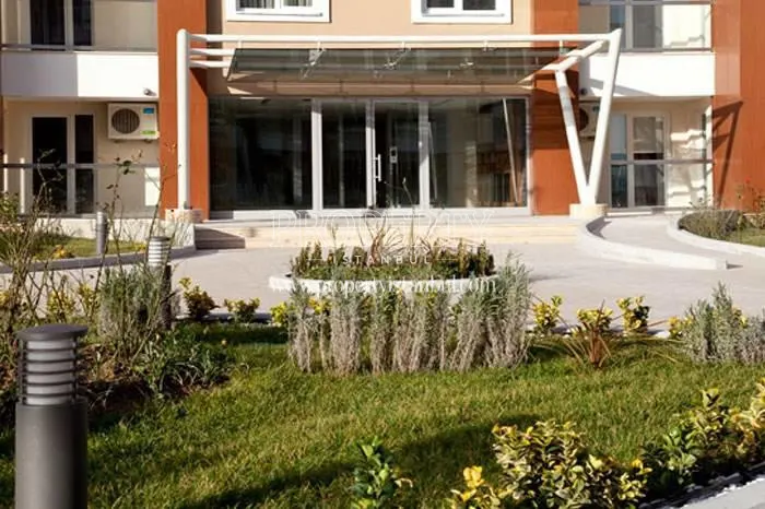 The entrance of the building in Kale Ozgur Evler