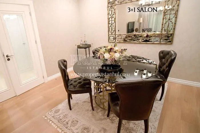 Round dining table in Kameroglu Metrohome Residence
