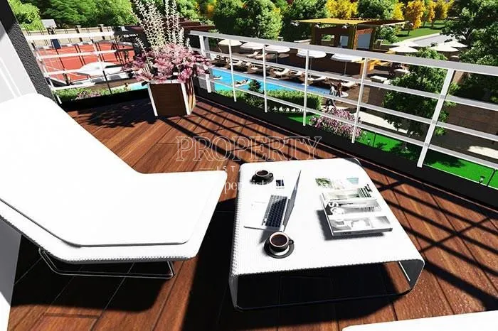 The outdoor swimming pool of Kartal 101 Residence