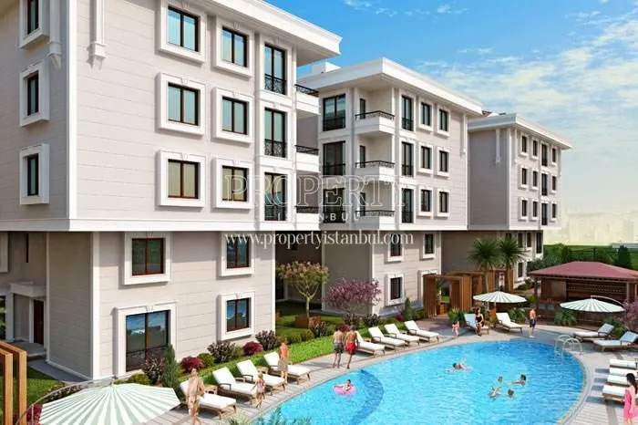 Outdoor swimming pool in Kasr-i Istanbul compound