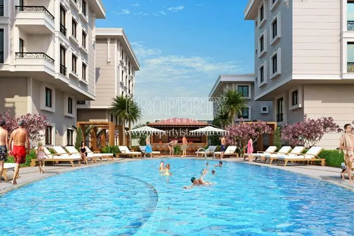 The swimming pool in Kasr-i Istanbul compound