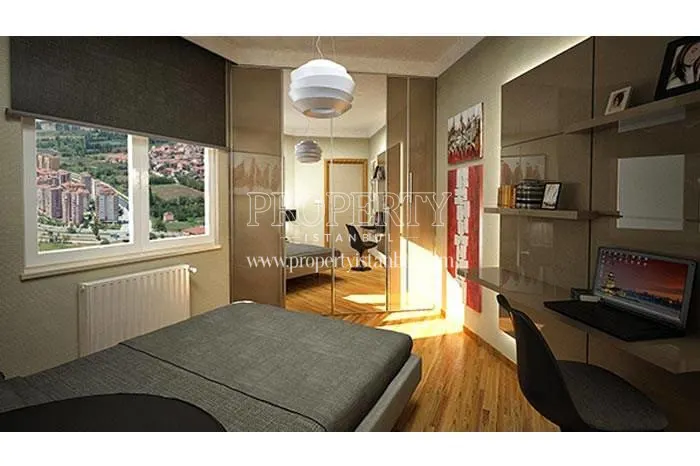 Small bedroom with a study table in Kent Kagithane