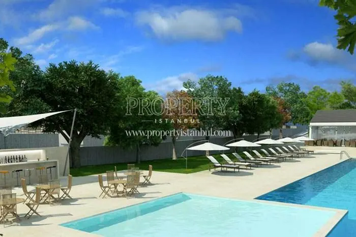 The outdoor swimming pool of Kent Optimum Zekeriyakoy