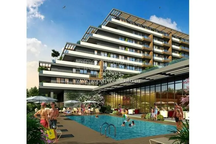 The outdoor swimming pool of Kurtkoy Paragon