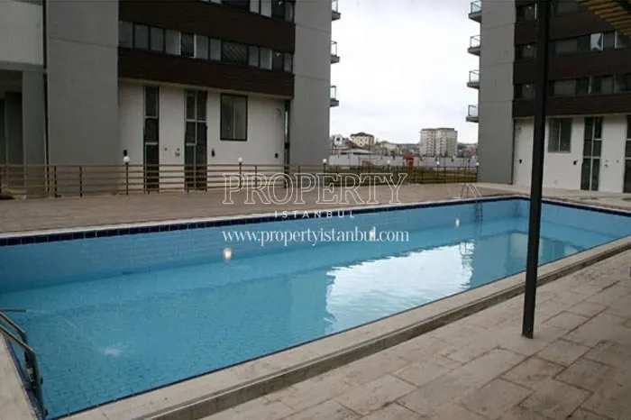 The outdoor swimming pool in Lidya Flats