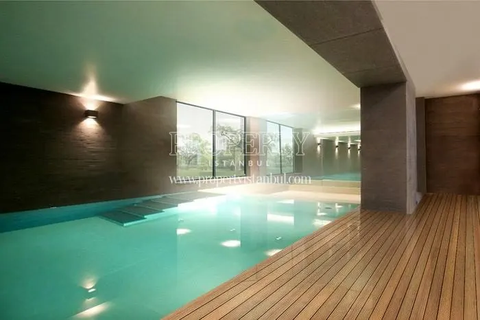 The indoor swimming pool of Mahal Istanbul