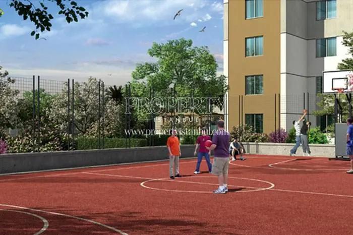 The people playing basketball on the basketball court in Mahal Sancaktepe Ada