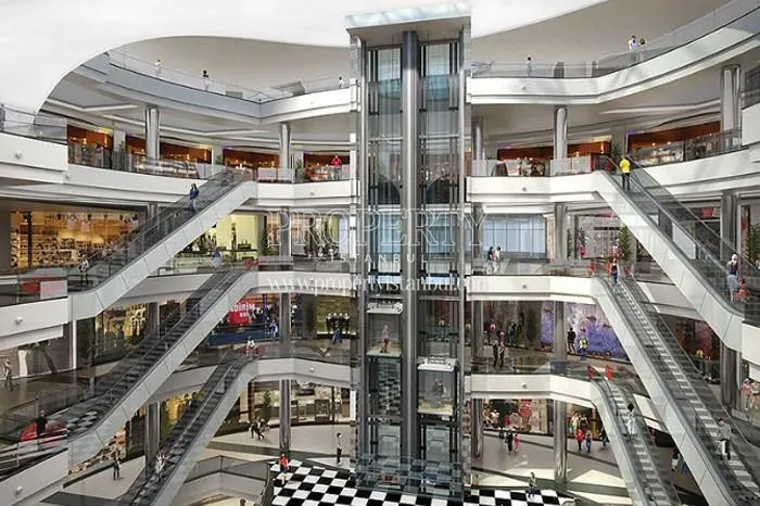 The people shopping in Mall of Istanbul