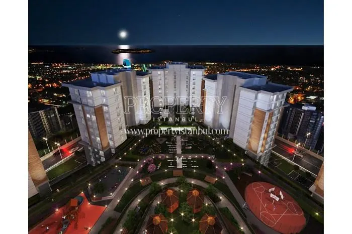 Maltepe Evlapark Seyir Evleri compound at night