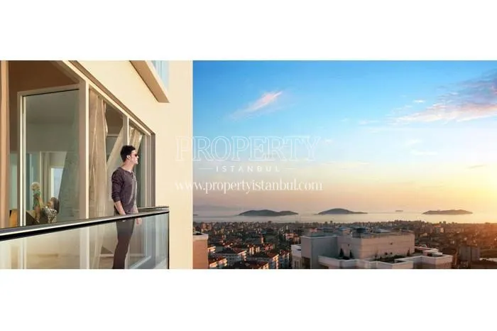 The man viewing the sea from his unit balcony in the Maltepe Evlapark Seyir Evleri compound