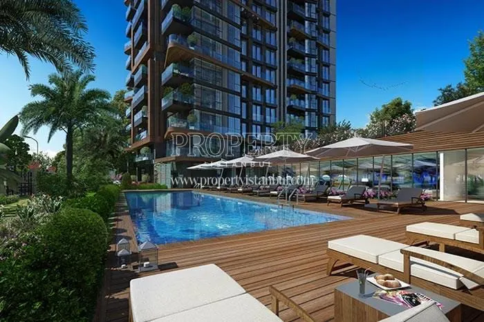 The outdoor swimming pool in Maltepe Sahilada