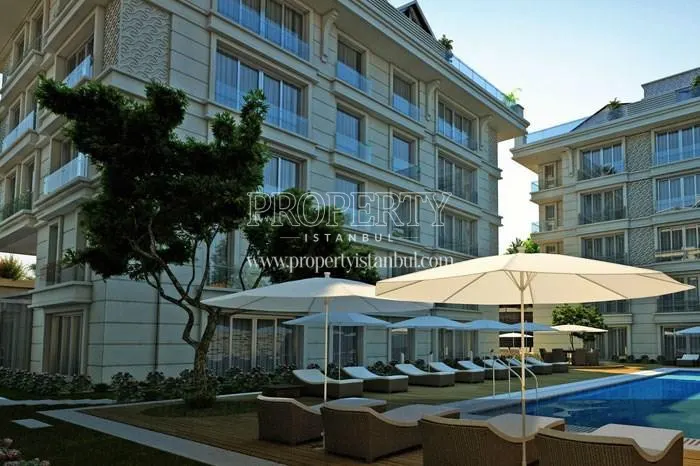 The outdoor swimming pool of Marina Palas