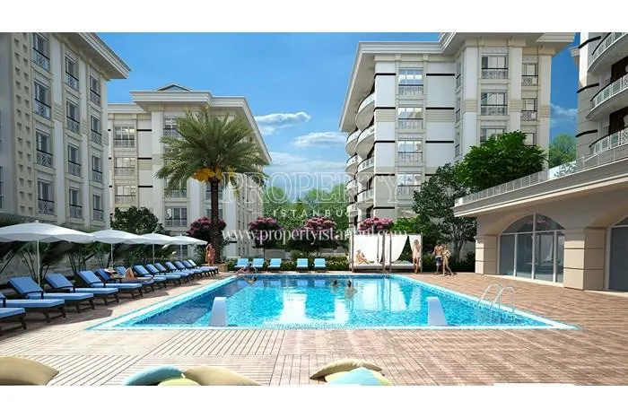 The outdoor swimming pool in Maritza Beykoz Vadi Evleri