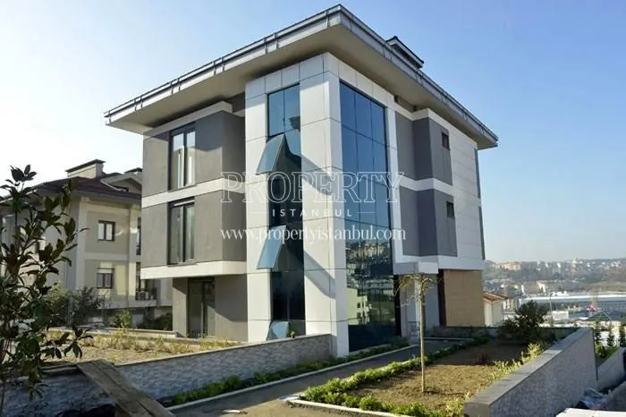 One of the buildings in the Maritza Istinye Evleri compound