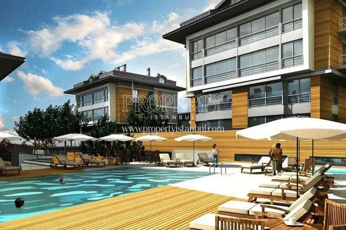 Outdoor swimming pool of the Maritza Istinye Evleri compound
