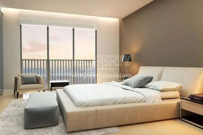 The master bedroom with a balcony in Marmara Kule