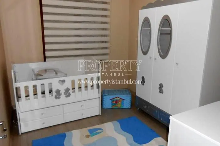 White-furnished baby bedroom in Mavera Konutlari
