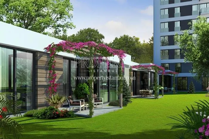 Verdant garden in front of the ground floor flats in Mesa Sahill 223