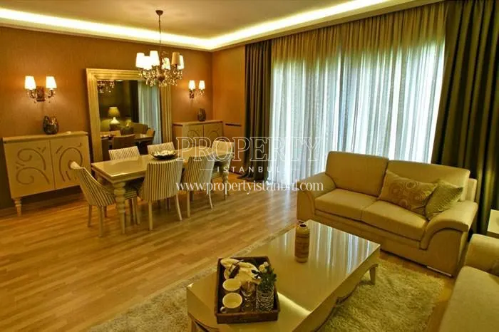 The living room with a dining table in Metropark