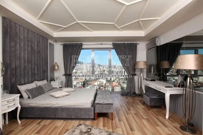 One of the master bedrooms in Moment Istanbul