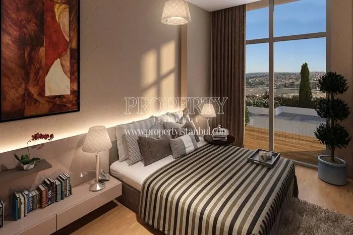 The small master bedroom with a balcony in Motto Istanbul
