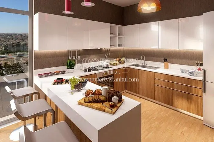 The kitchen with white and brown kitchen cabinets in Motto Istanbul