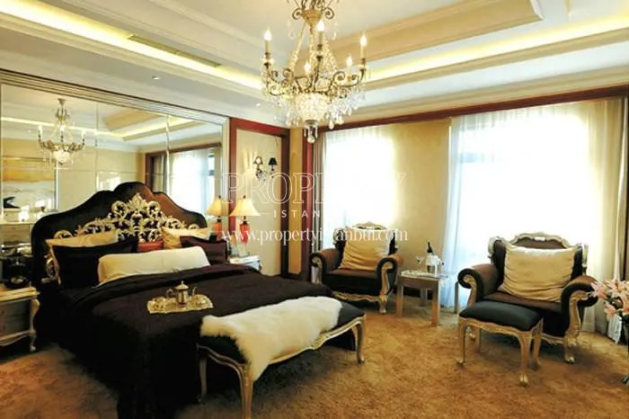 One of the master bedrooms in Nature Park Evleri