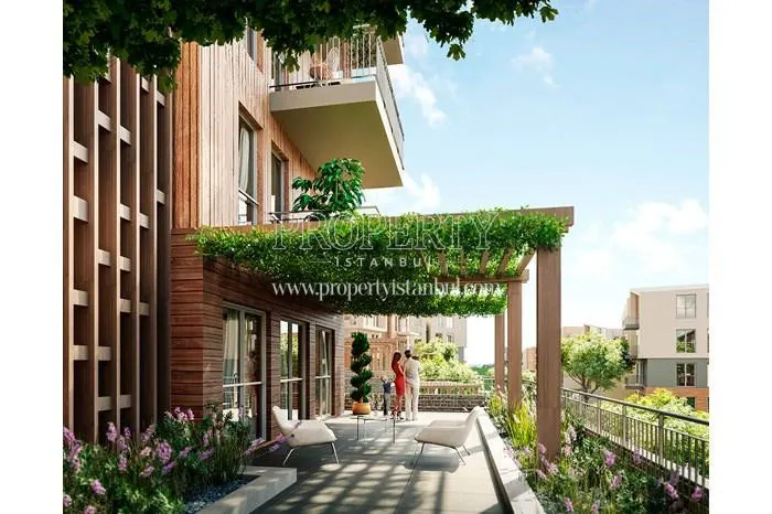 The family on their big balcony in the Nef Cekmekoy Ormantepe compound