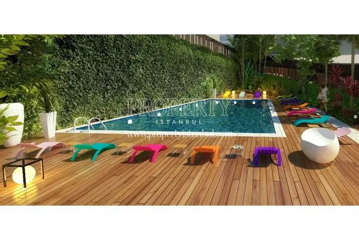 The outdoor swimming pool in Nova Suites Kagithane