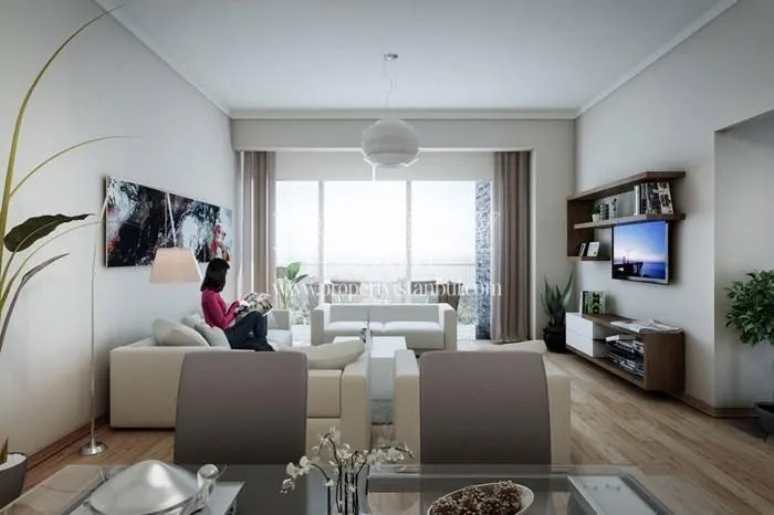The woman sitting in the living room with a balcony in Nurol Life Aslantepe
