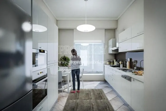 The woman in her kitchen in Nurol Life Aslantepe