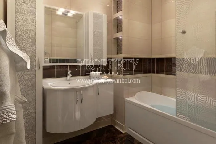 Small bathroom in Oasis Rezidans