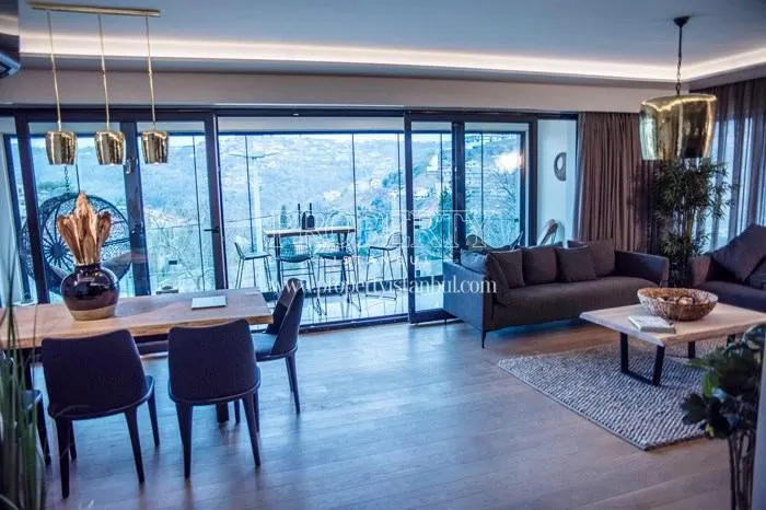 The luxury living room with a closed balcony in Olive Sariyer Evleri